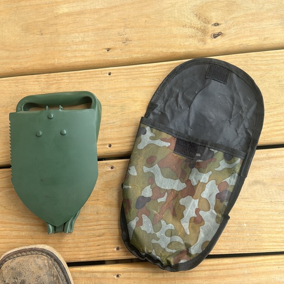 NWOT Military Folding Shovel - Picture 2 of 2